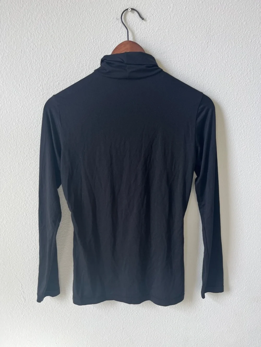 Uniqlo HEATTECH Black Long-Sleeve Turtleneck T-Shirt - Picture 5 of 6
